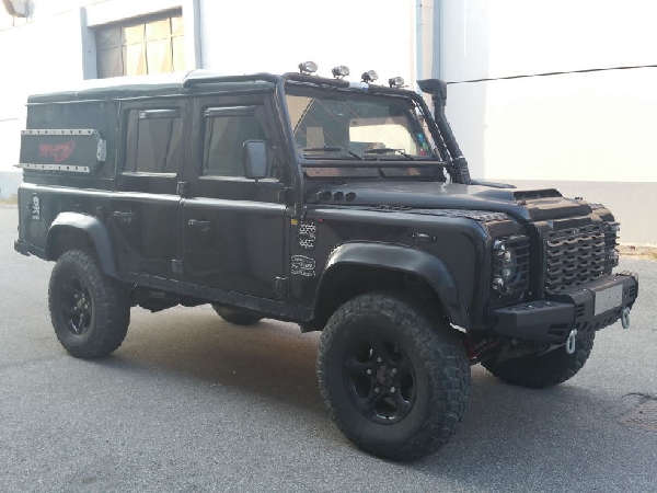 LAND ROVER DEFENDER